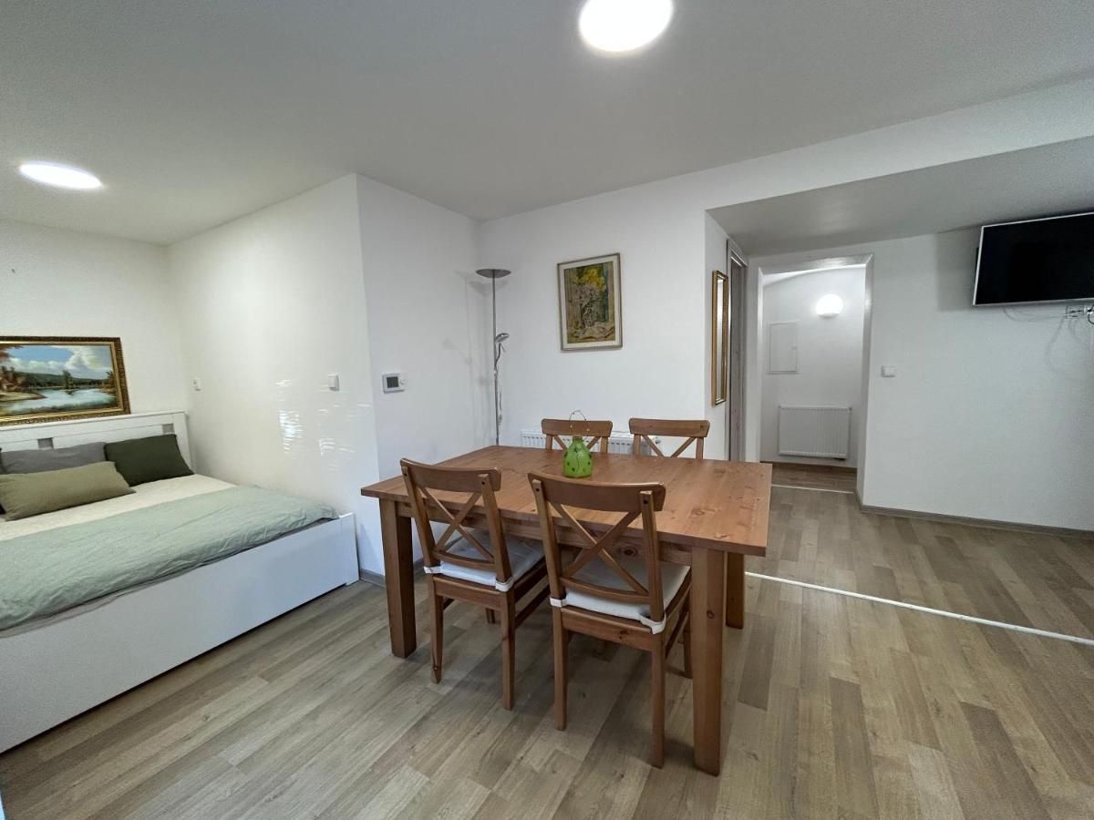 Stromoradni 17 Apartman Břeclav Kültér fotó