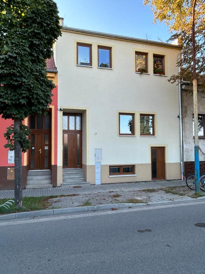 Stromoradni 17 Apartman Břeclav Kültér fotó