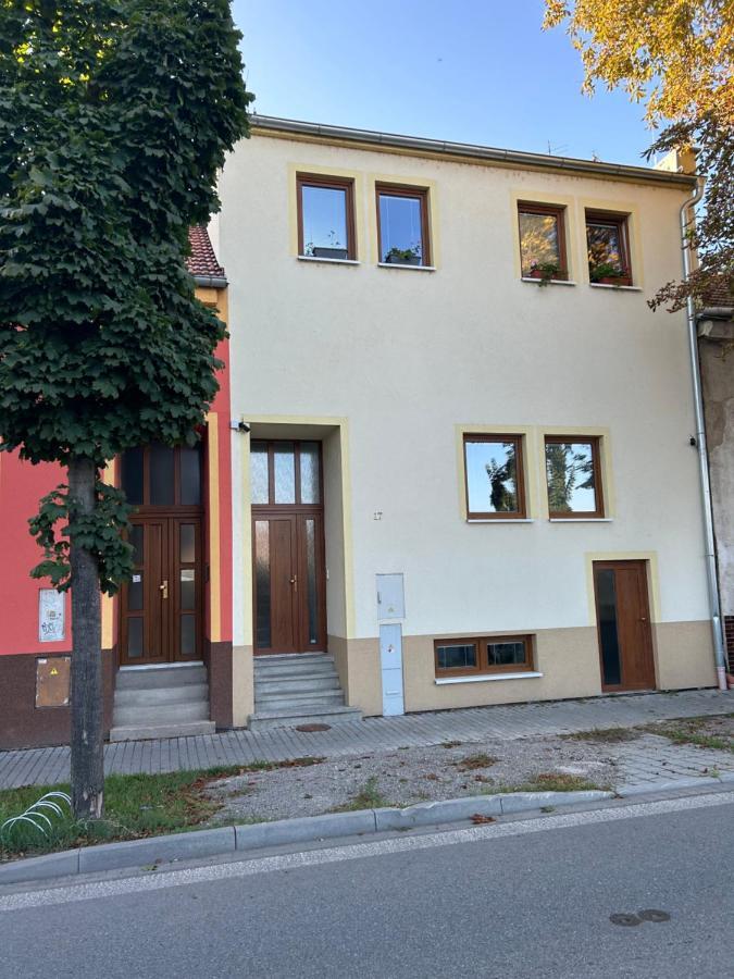 Stromoradni 17 Apartman Břeclav Kültér fotó